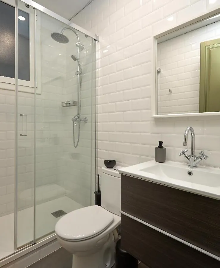 Maya - Two Bedroom In Enric Granados Barcelona Spain